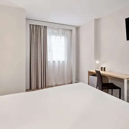 酒店 Ciudad De 4*